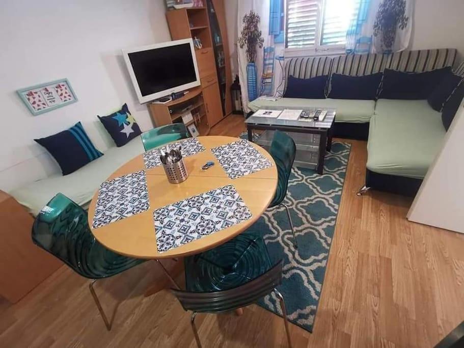 Blue Oasis 2-6 Apartment *