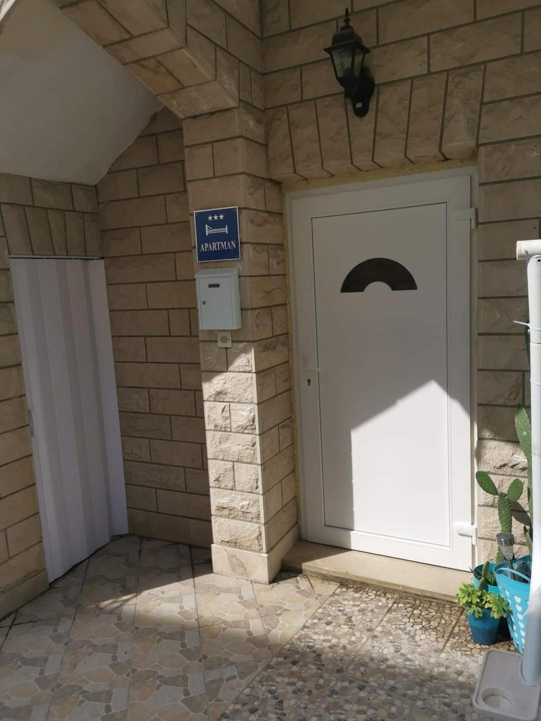 Blue Oasis 2-6 Apartment