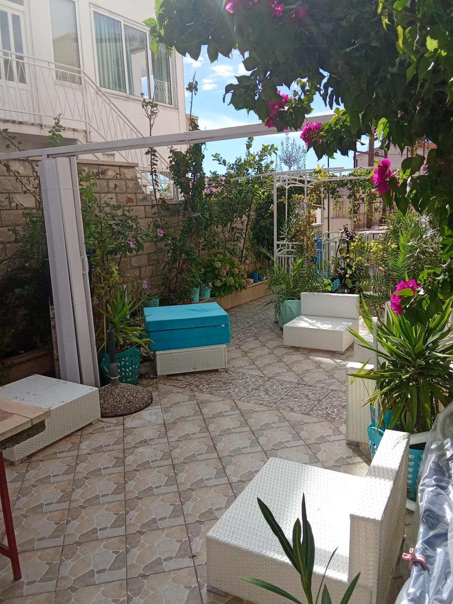 Blue Oasis 2-6 Apartment *